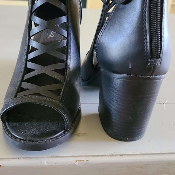 Black SODA Peep-Toe- Chunky Heel Shoes Size 9 - Picture 5 of 6